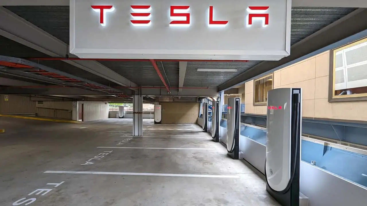 GLOBAL. Tesla Expanded Its Supercharging Network To Roughly 6,000 Stations