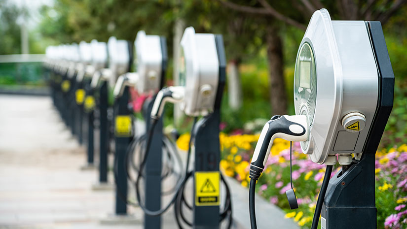 US. Charging Station Network Poised to Surpass 500,000 Goal by 2030, White House Affirms