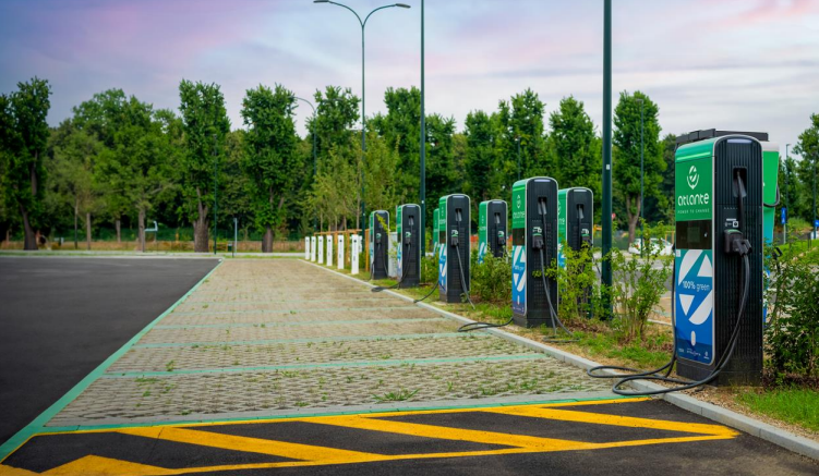 FRANCE. New partnership. Emil Frey France x Atlante France, about fifteen fastcharging stations for the Autosphere dealerships.