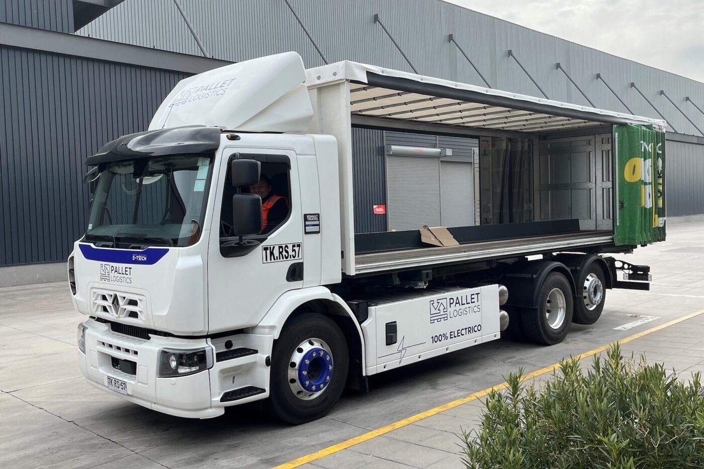 GLOBAL. Renault Trucks Makes First Battery-Electric Delivery Outside Europe, Lands Milestone in Latin America